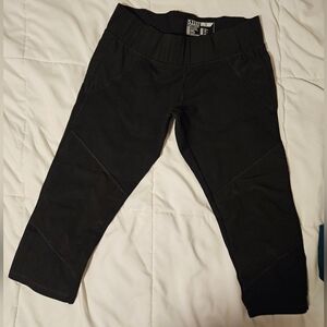 5.11 Tactical Women's Raven Range Capri Pants in black